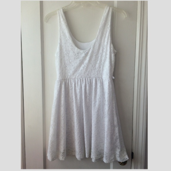 Junior's White lace mini dress - Picture 2 of 3